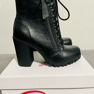 Super cute soda ankle combat booties with low heel/size 5.5/ Never been worn!